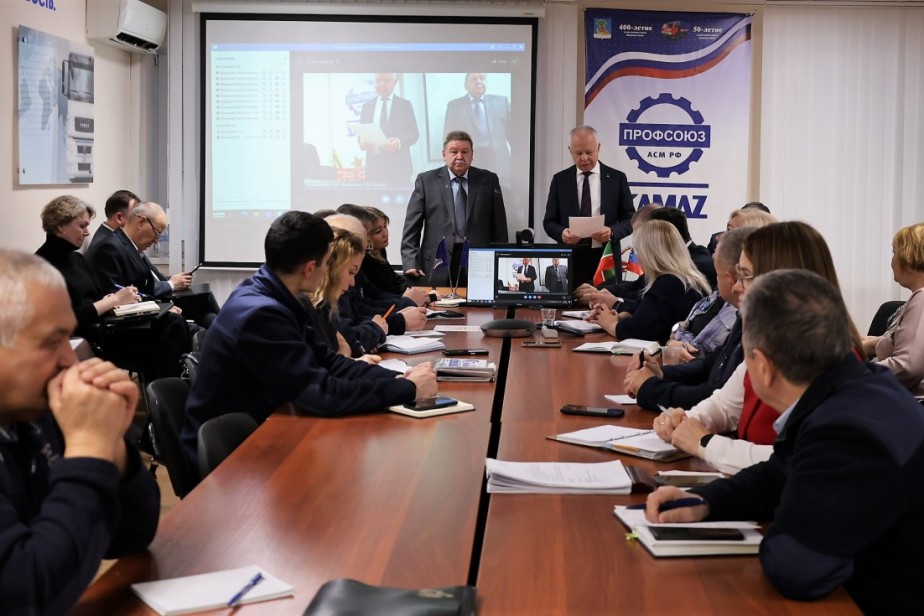 От классики до клипового мышления: профлидеры КАМАЗа прокачали навыки деловой коммуникации