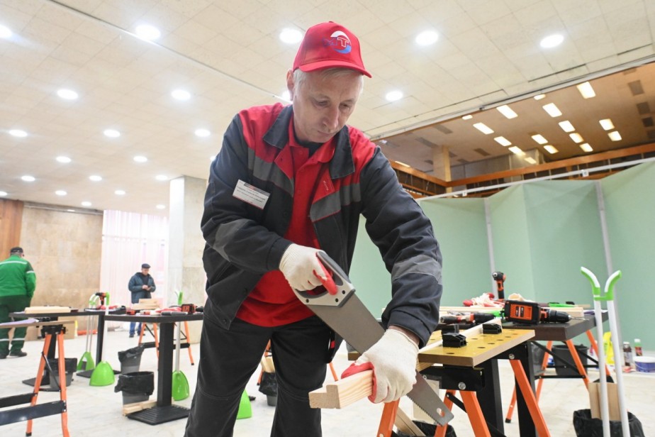 Средняя зарплата превысила 100 тысяч рублей в 28 отраслях