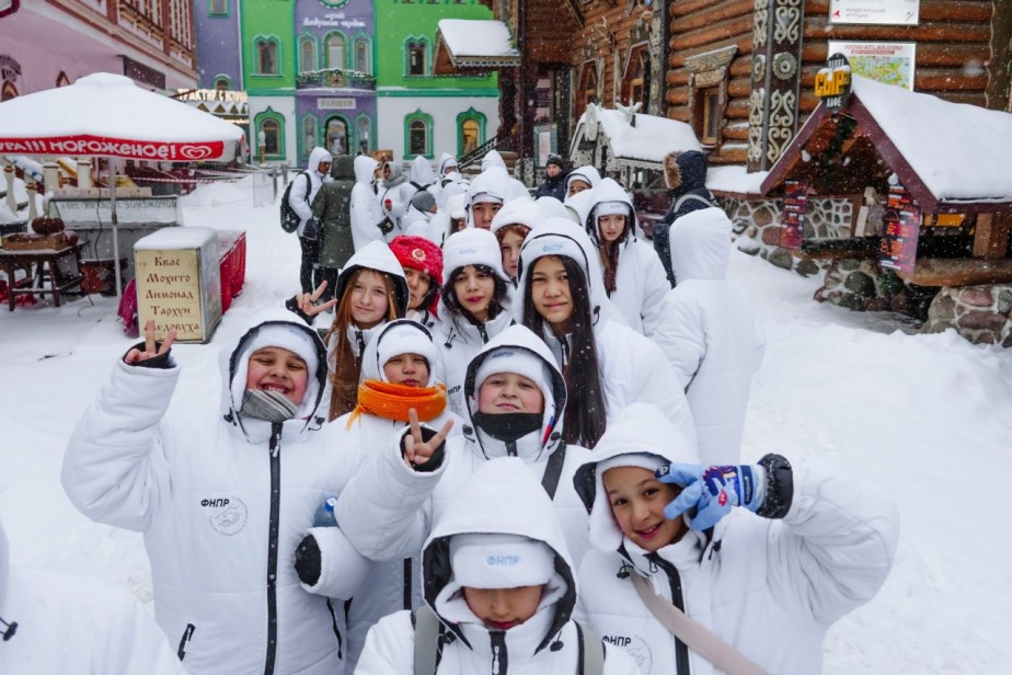 Визит детей из Узбекистана в Москву завершится прогулкой по новогодней столице