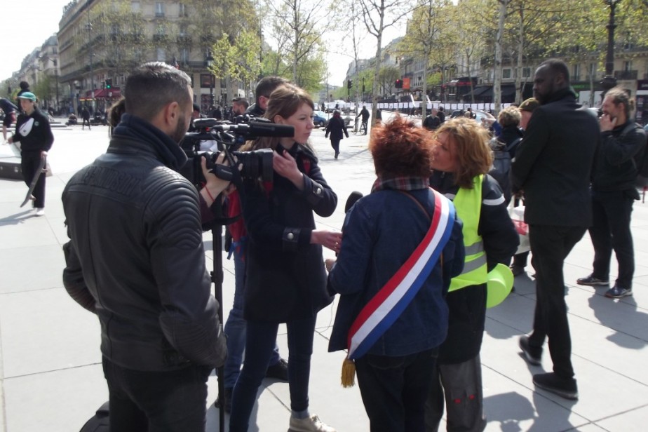 Журналисты агентства Франс Пресс вышли на  пятичасовую забастовку
