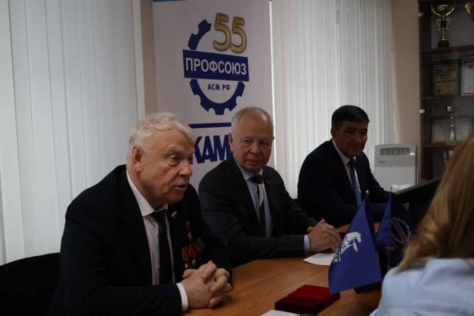 Герой Соцтруда Геннадий Баштанюк встретился с профлидерами «КАМАЗа»