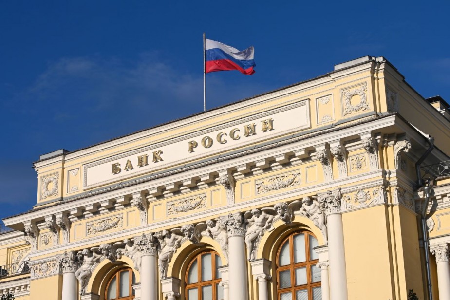 Банк России снизил ключевую ставку до 14,25%