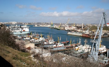 Работников севастопольского порта выкинут на улицу?