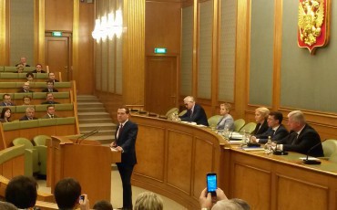 Дмитрий Медведев пообещал сложный год и длинные каникулы