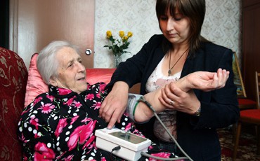 В частные руки