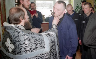 Тюремным священникам уточнили условия работы