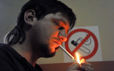 Россияне ждут возвращения курительных комнат в аэропорты