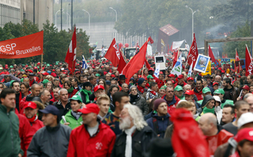 А правительство не уходит...