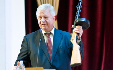 С волей к диалогу, с оружием в руках