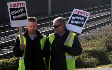 Не доехать до парада