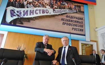 Шмаков: мир идет к социальной революции