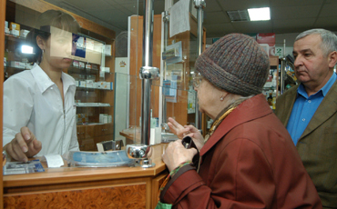 Депутаты балансируют между фармацевтами и больными