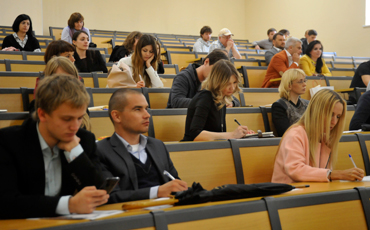 Кабмин против новых льгот студентам-сиротам