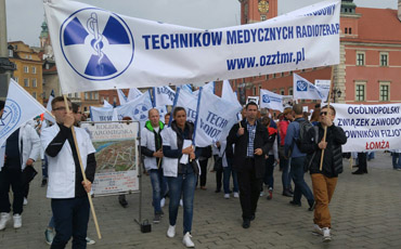 Десятки тысяч польских медиков протестуют в Варшаве