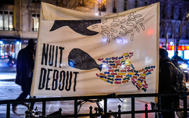 Стоять не на коленях