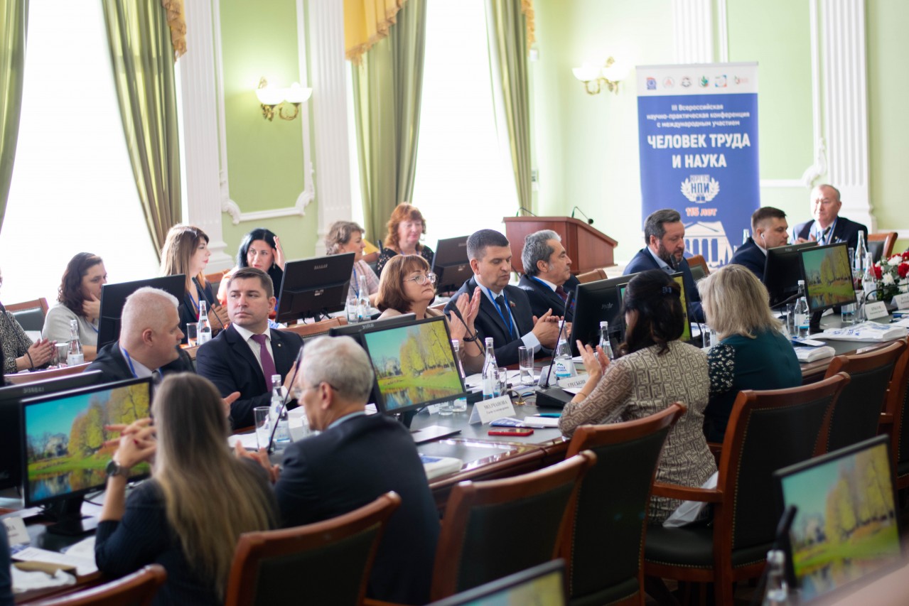 Сила интеллекта для защиты интересов трудящихся