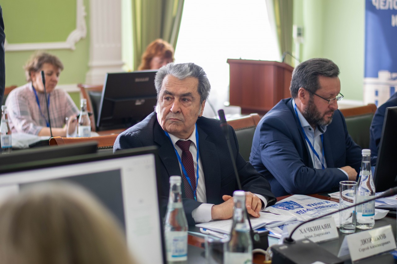 Сила интеллекта для защиты интересов трудящихся