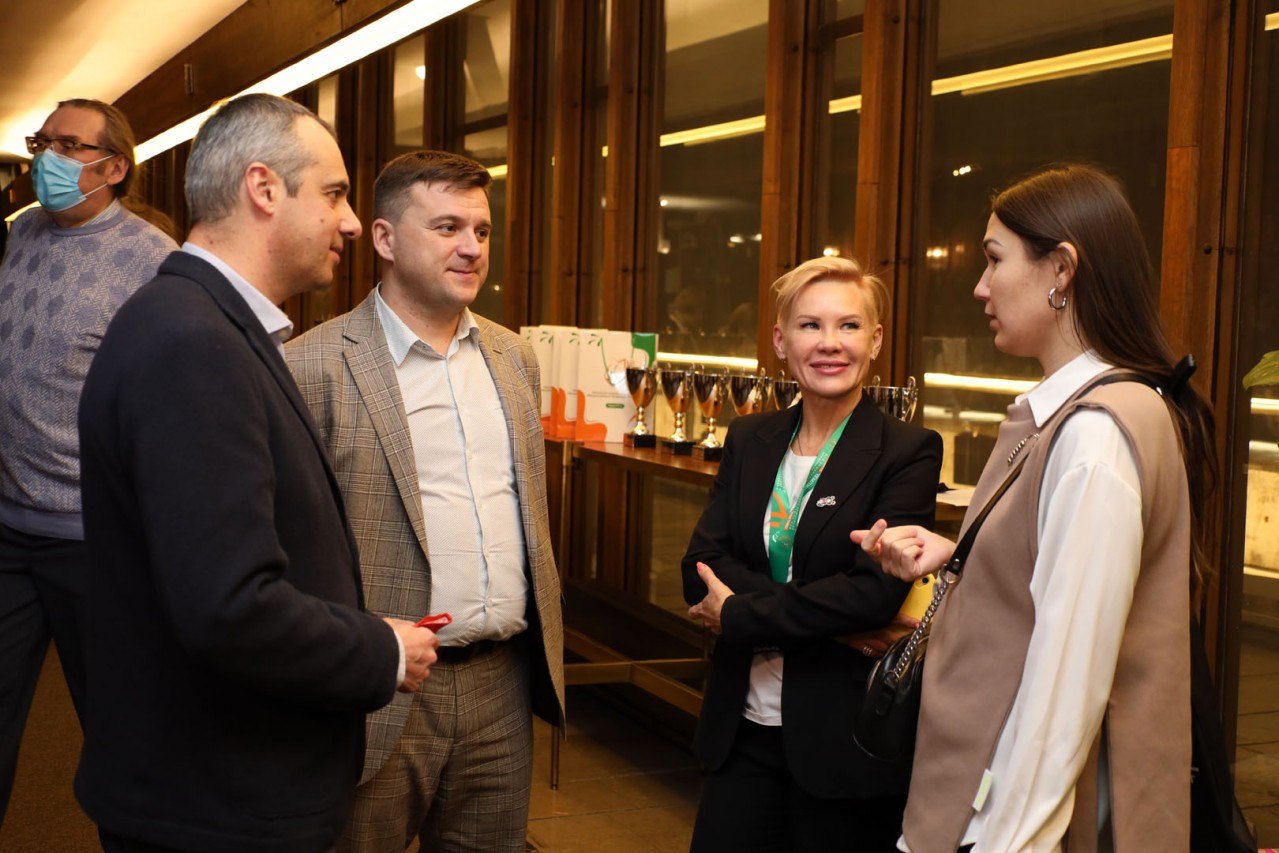 "Жить. Учить. Бежать"