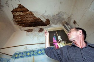 Когда едет крыша: в аварийных домах вынуждены жить миллионы россиян