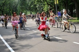 Ехали леди на велосипеде